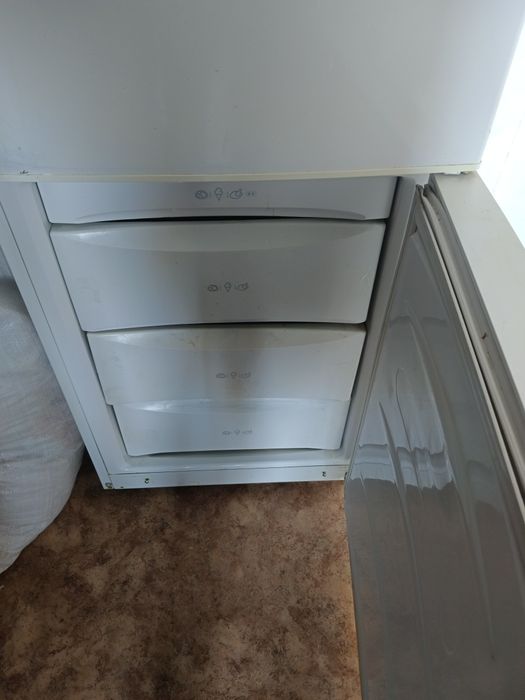 продам холодильник 2 камерный  в рабочем состоянии