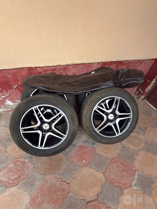 Диски для авто . Модель -Mersedes AMG r19