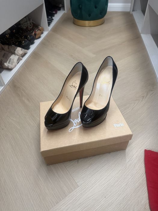 Vand pantofi Christian Louboutin, originali !