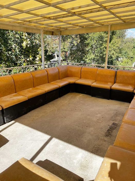 Мебели за обзавеждане на кафене