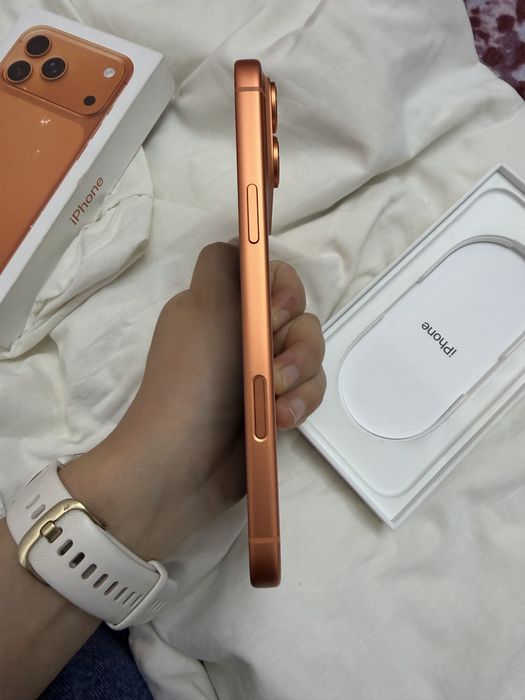 Продам iPhone 17 Pro Max Orange