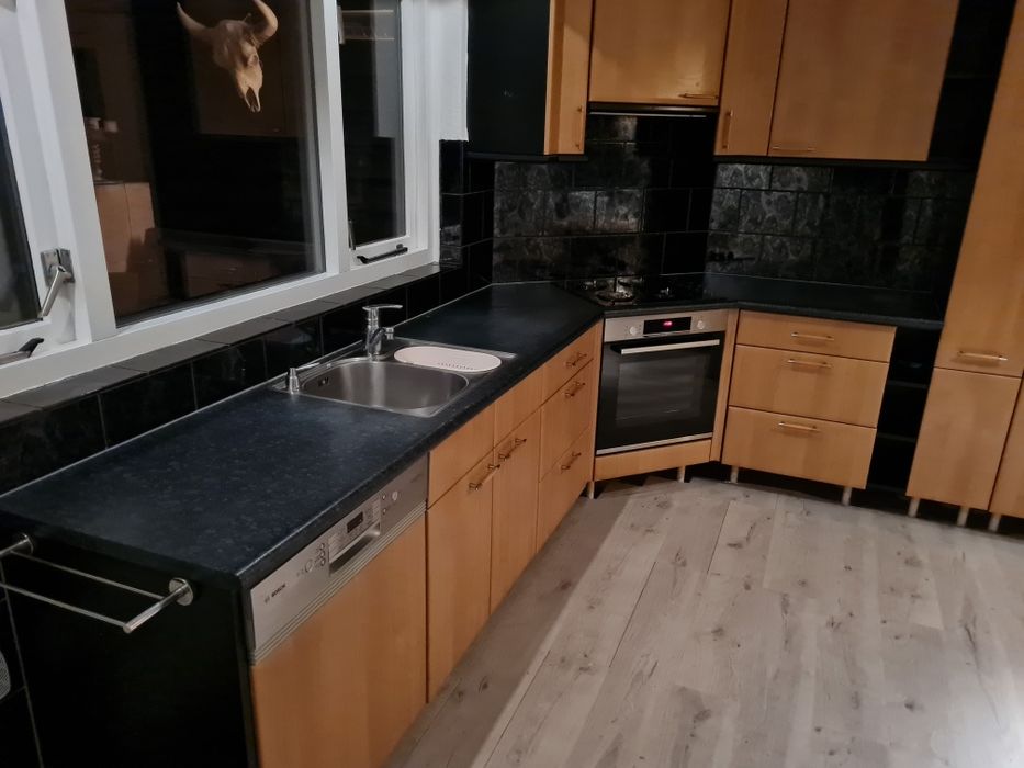 Mobilă de bucătărie L complet echipată