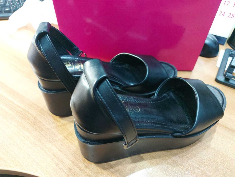 Продам босоножки летние