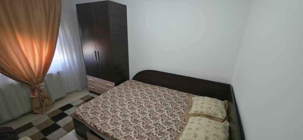De inchiriat apartament 3 camere