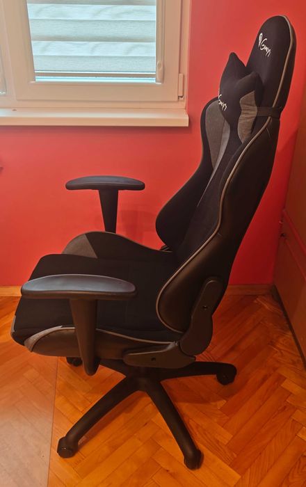 Геймърски стол Genesis Nitro 440 - Счупено