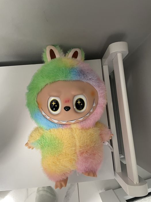 Лабубу         голямо