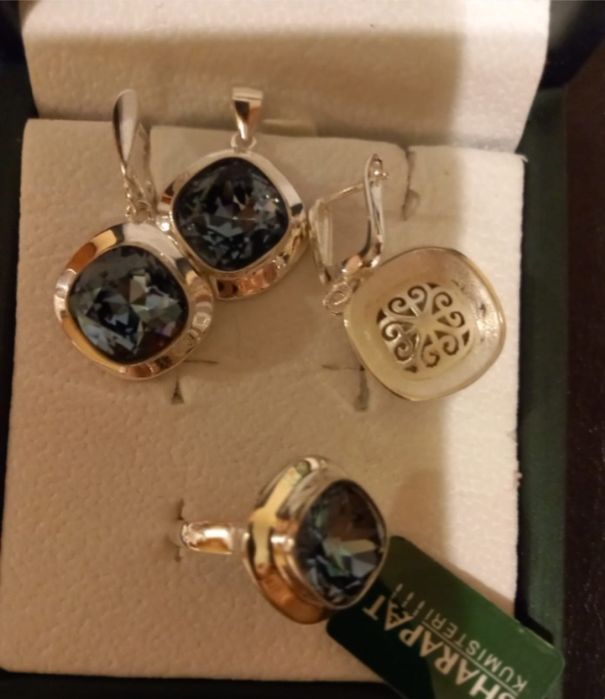 Продается серебряный набор 990 пробы.