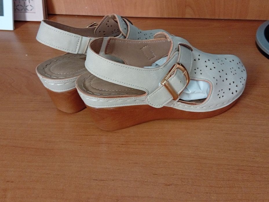 Одежда и обувь продам