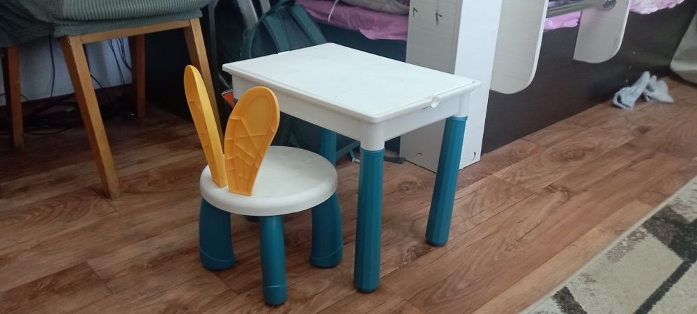 Продам детский столик со стульчиком