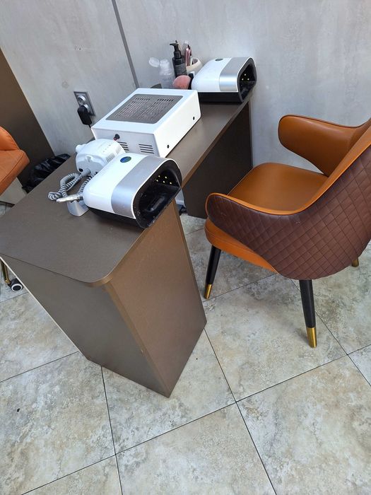 Бюро маса за маникюр