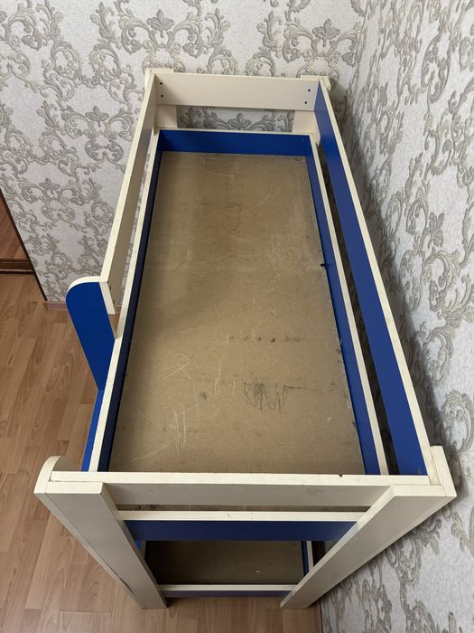 Двухэтажный кровать