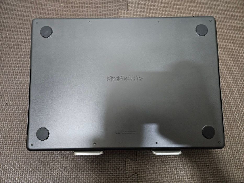 Macbook pro m3 pro spaceblack 14 dyum 18GB/512GB full box