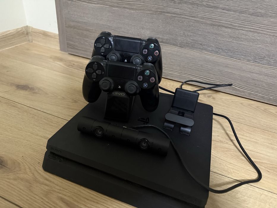 Vand ps4 cu jocuri incluse Camera Sony pentru PlayStation