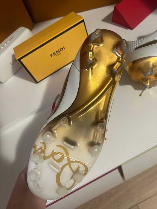 Vând ghete fotbal ediție limitată