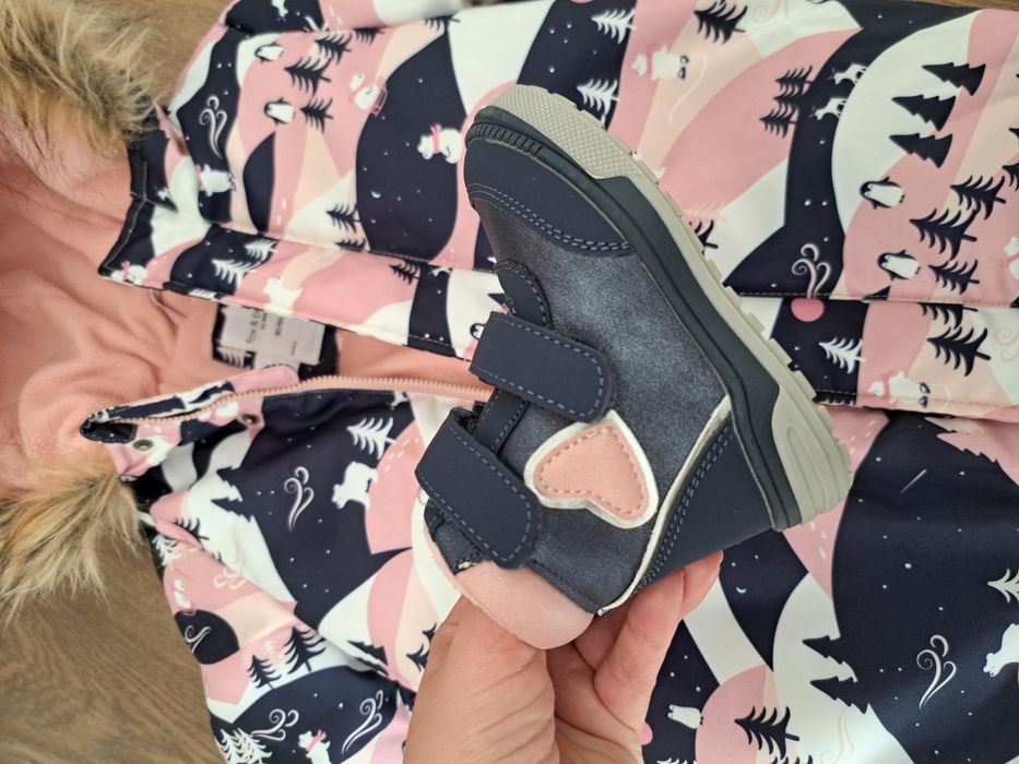 Комплект зимен гащеризон, размер 80-86 и зимни боти, размер 20