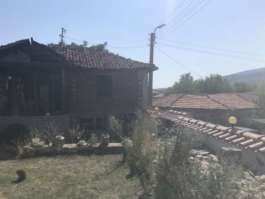 Имот в село Брягово на 50 км от град Пловдив в полите на Родопите