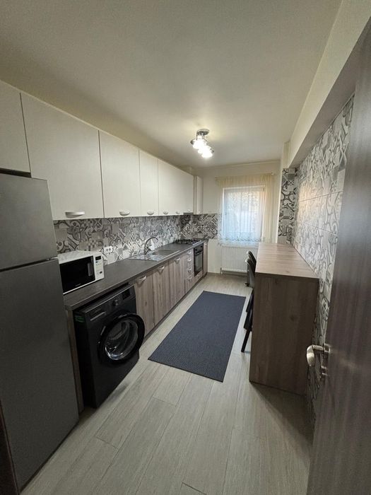 Închiriez apartament 2 camere!