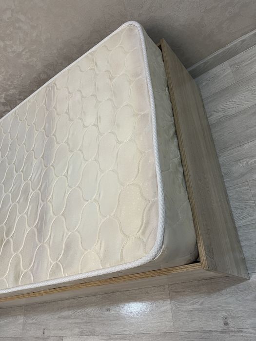 Продам кровать размер 90/200