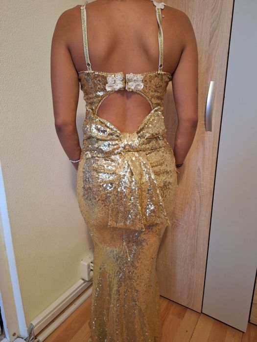 Vând rochii de seară