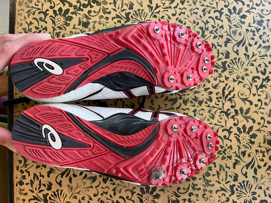 Шпайкове за лека атлетика asics