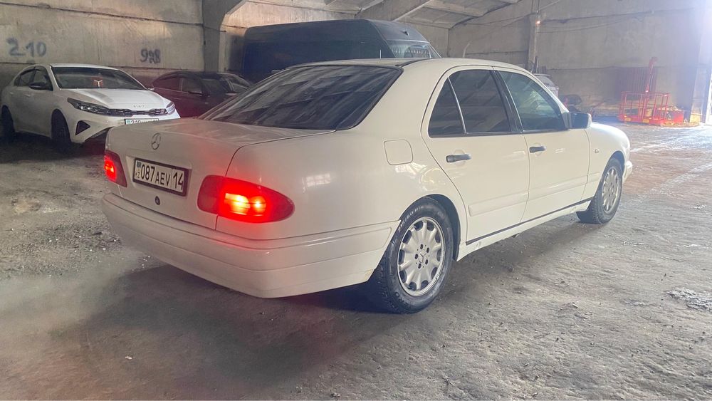 Мерседес Е280 автомат