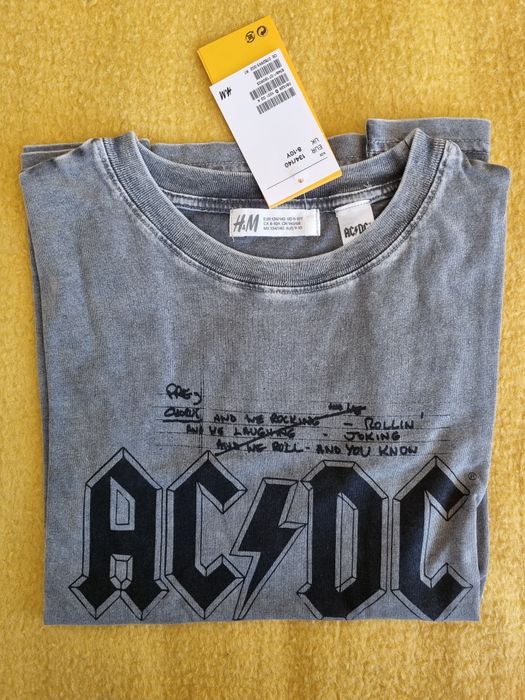 Тениска AC/DC Чисто нова H&M р-р 134-140 см.
