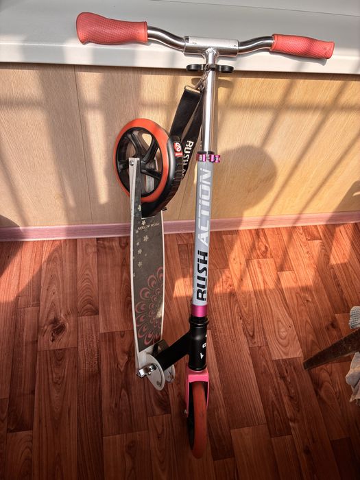 Продам самокат для девочки