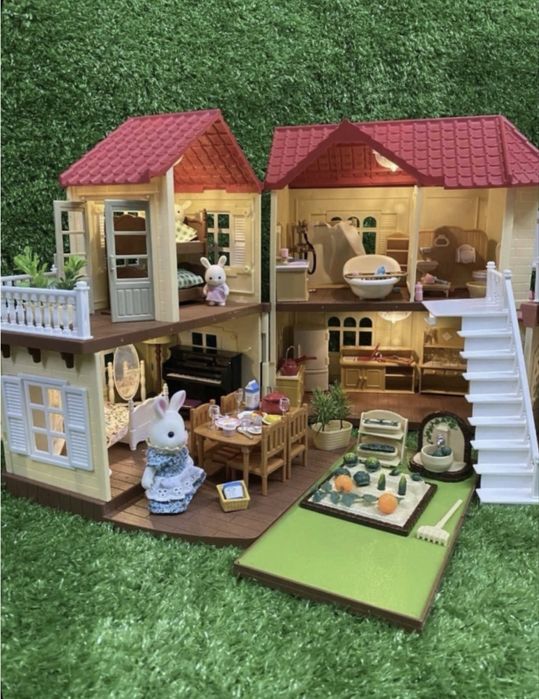 Игрушечный кукольный дом