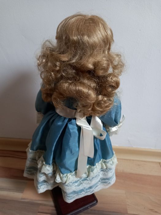 Порцеланова кукла .