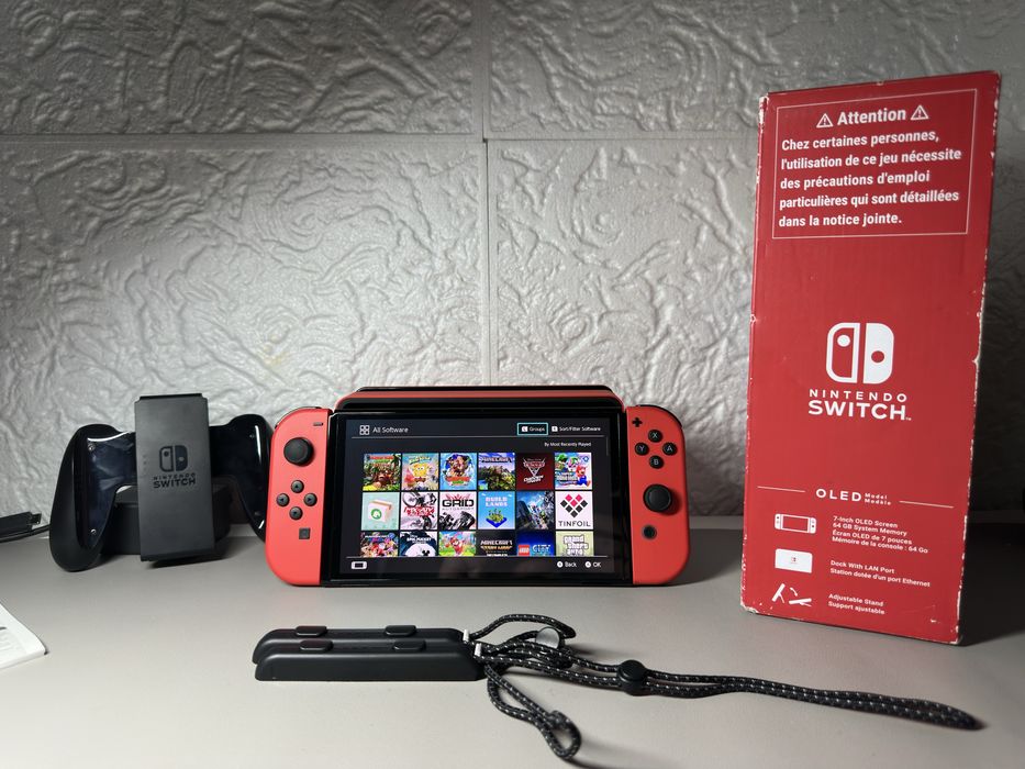 Nintendo Switch Mario Edition + 100+ jocuri