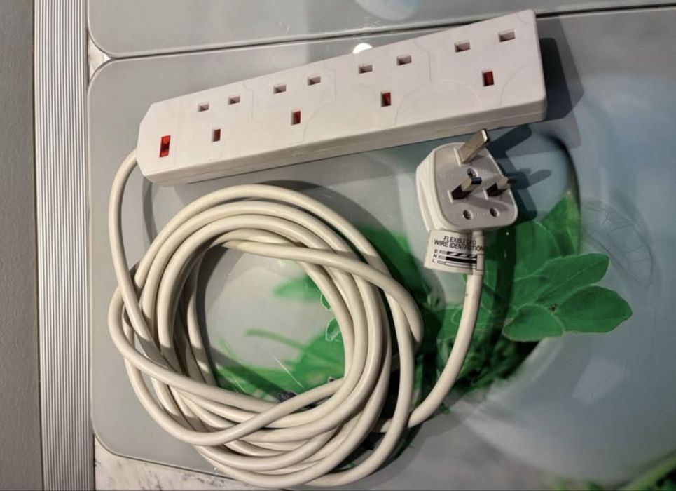 Разпродажба на електроника и аксесоари (Apple, UK, USB-C)