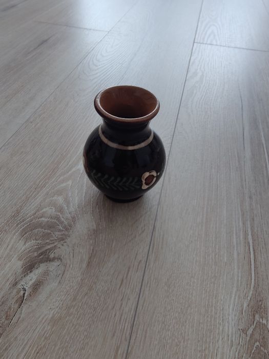 Vaza mica din ceramica .