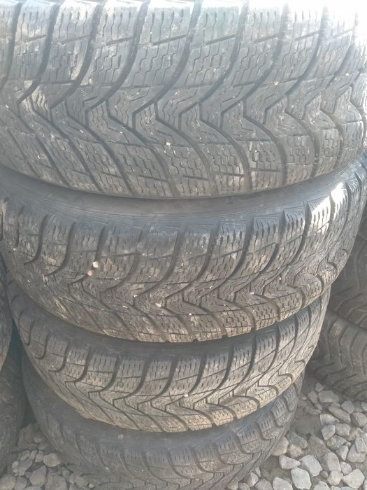 Продам резину 215/60/16