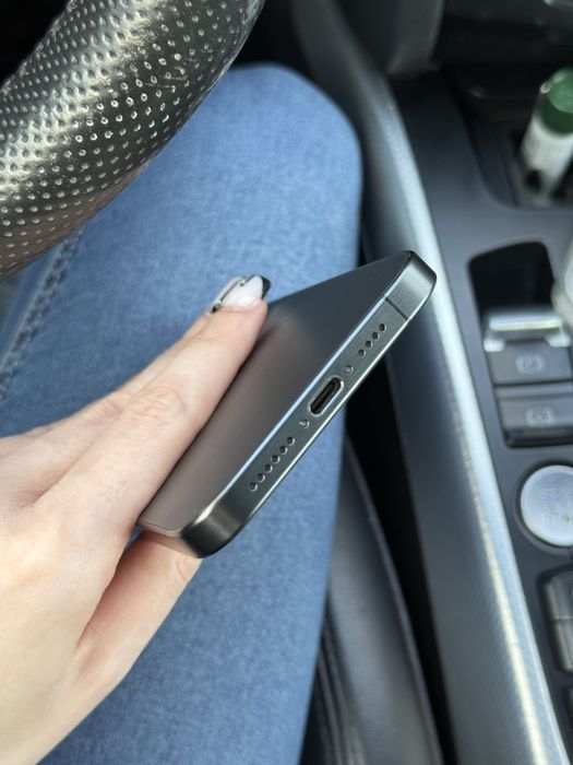 iPhone 15 Pro Max 93% baterie