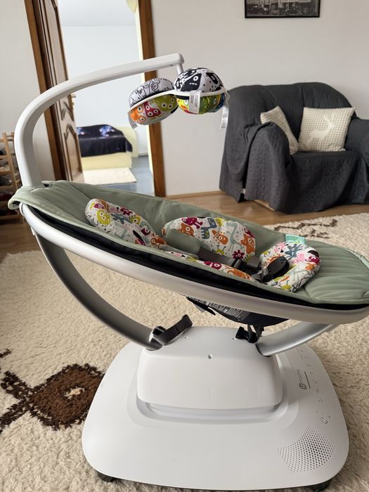 Leagan electric 4 Moms Mamaroo 5.0