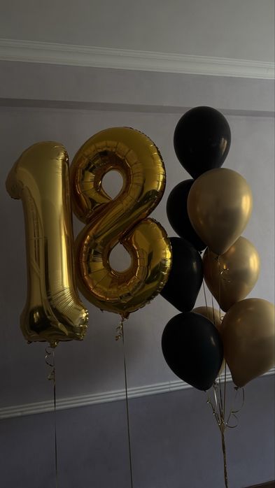 Букет цветов, мишка, шарики