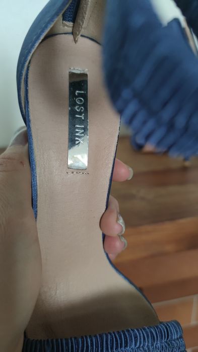 Продаю новые босоножки