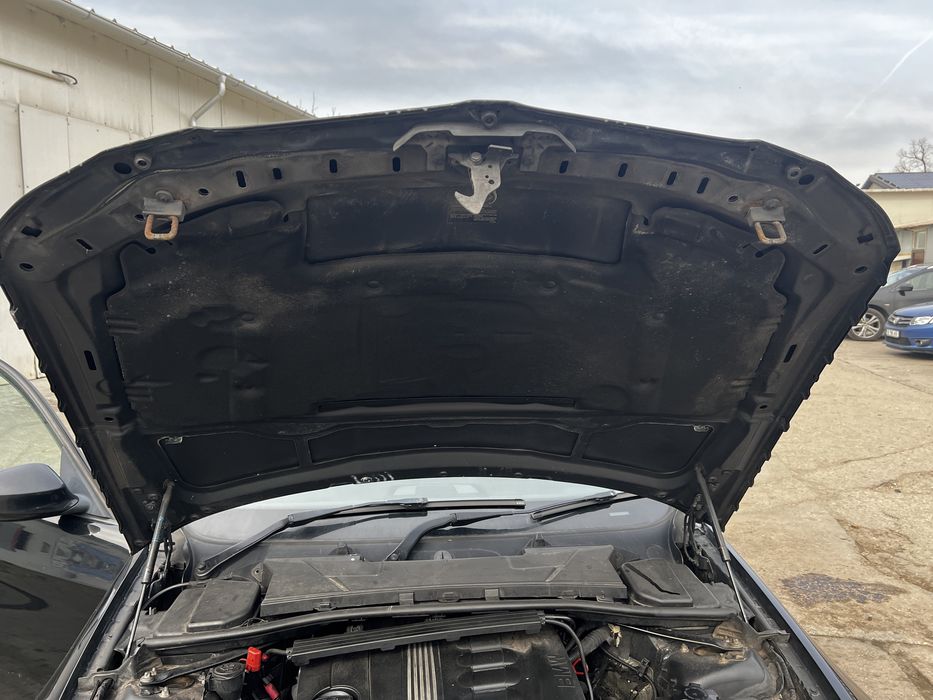 Capitonaj capota bmw e90 e91