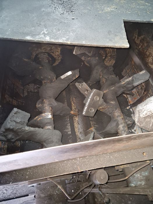 Бетоносмеситель, бетономешалка.