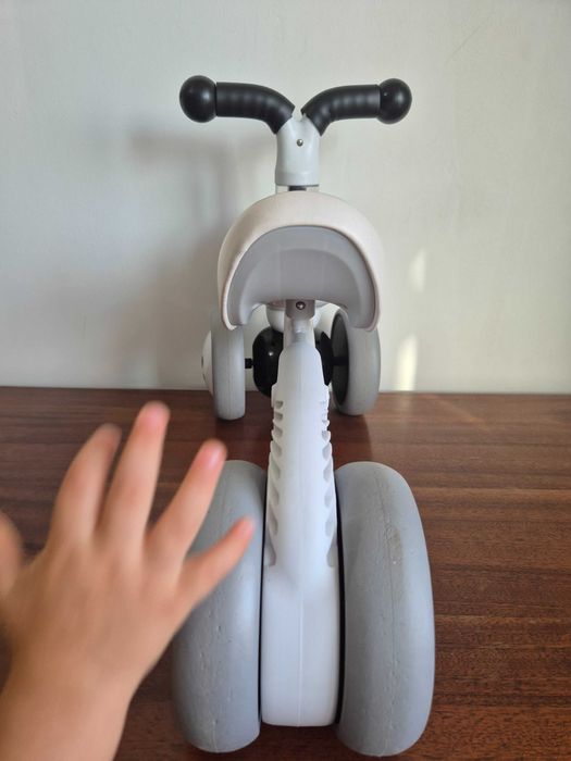 Bicicleta copii  cu 4 roti fara pedale