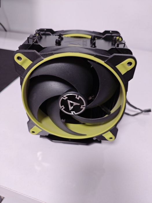 Carcasa Pc , Corsair , arctic !