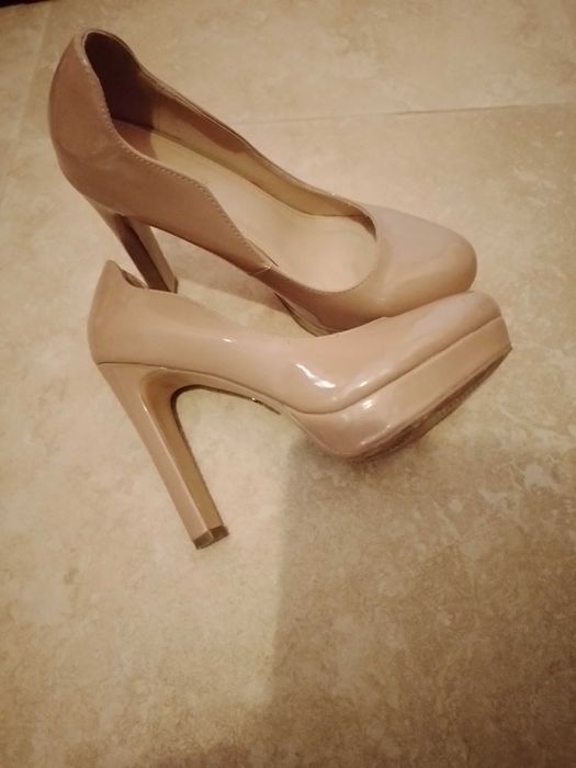 Давски лачени обувки