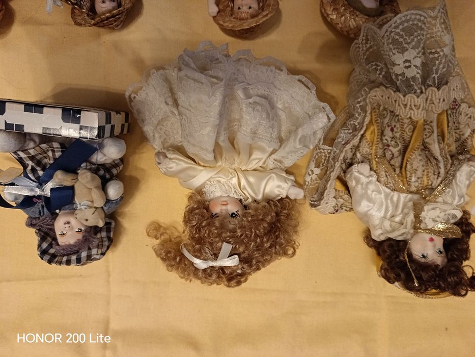 Șapte fete cucuiete frumușele și cochete