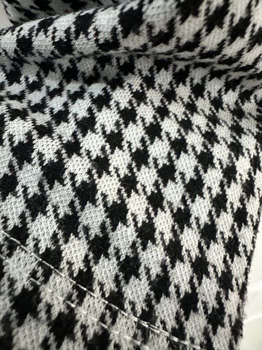 Bluza cu motive alb negru
