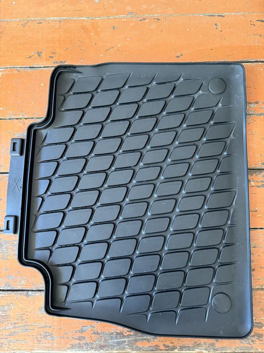 Продаётся Полик Мерседес-Бенз  Б/У Отличном состоянии