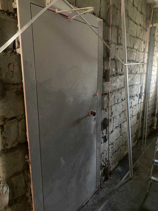 Продам металлические двери