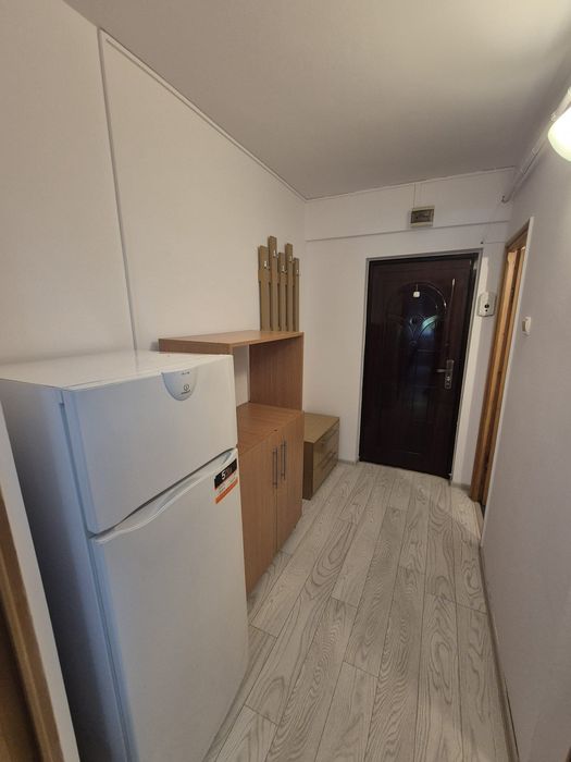 Închiriez garsoniera A7, et 1