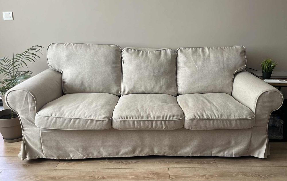 Удобен триместен диван