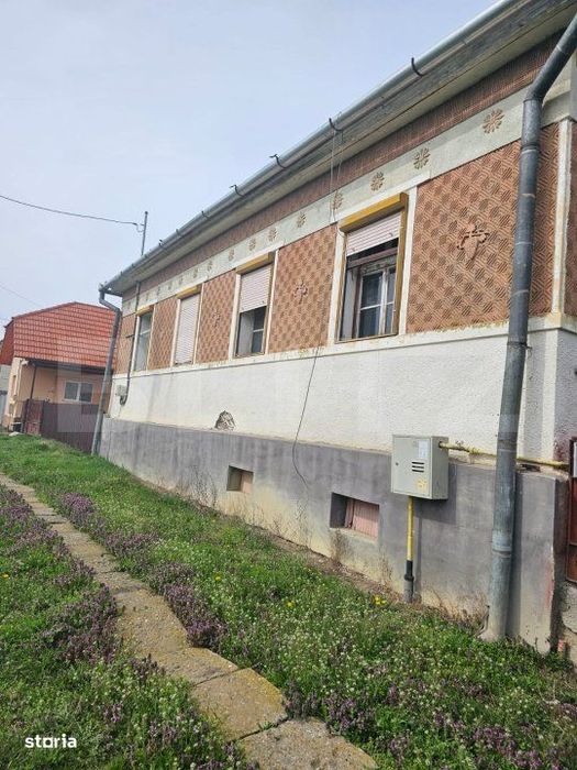 Casa batraneasca cu teren generos, in localitatea Dedrad – la 10 km