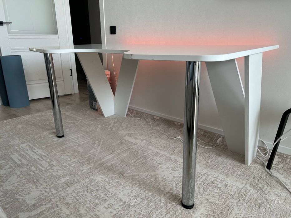 Компьютерный стол, белый